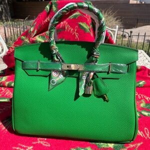 Large leather tote handbag. Green. Size #35